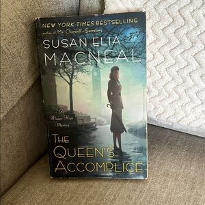 The Queen's Accomplice by - Black and Gray Cover